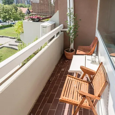 Apartment Retro Chic Studio In Trnovo